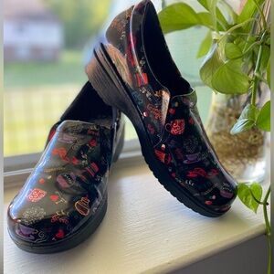 Easy Street 9 1/2 Clogged Hill Shoe